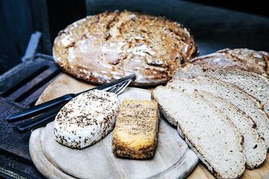 snack-cheese-bread-food-k%C3%A4seplatte-1542499.jpg