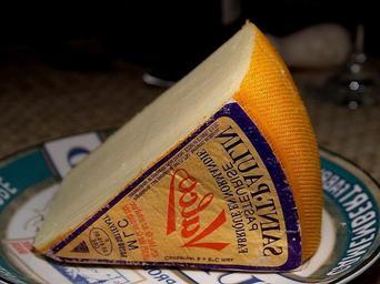 Saint Paulin cheese.jpg
