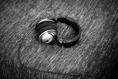 headphones-music-listen-mp3-audio-968781.jpg
