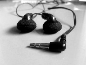 music-earphones-melody-design-680561.jpg