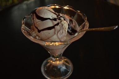 ice-cream-chocolate-cream-ice-cream-967094.jpg