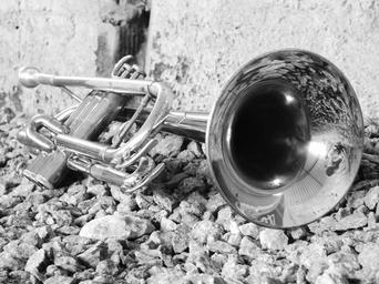 music-instrument-trumpet-metal-624421.jpg