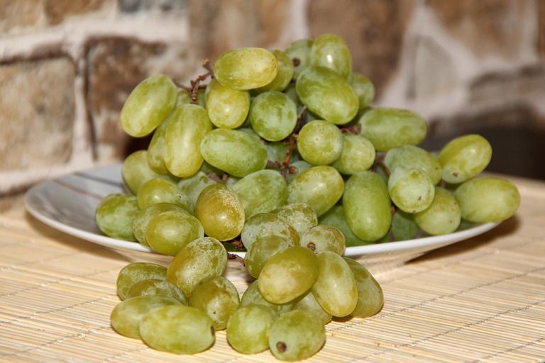 Free Images - grapes fruit green grapes