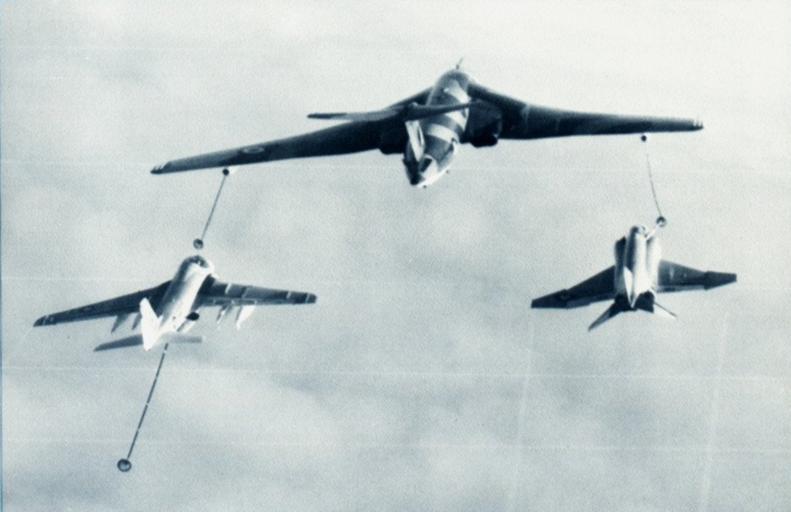 Free Images - raf victor refuels usn