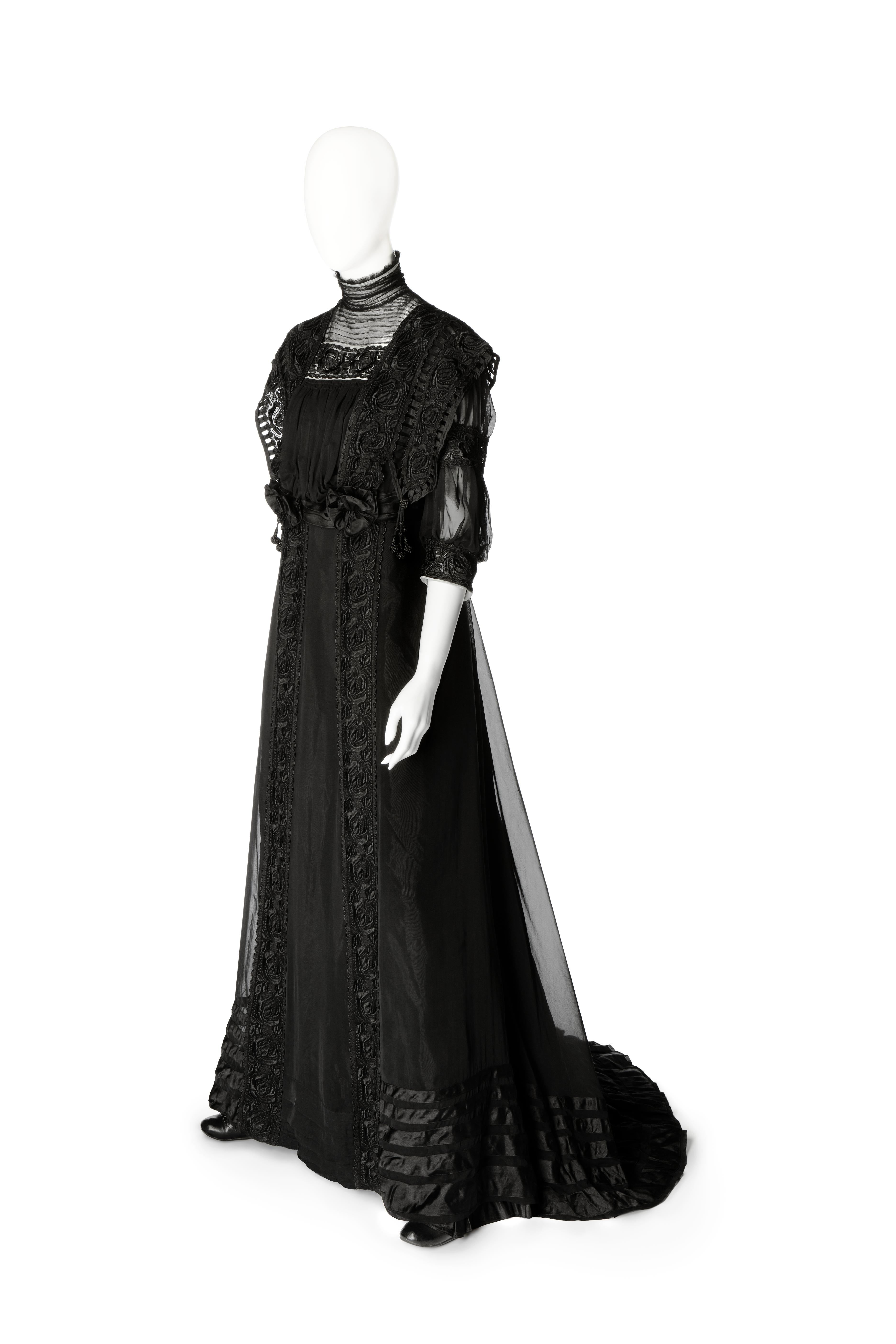Черное винтажное траурное платье