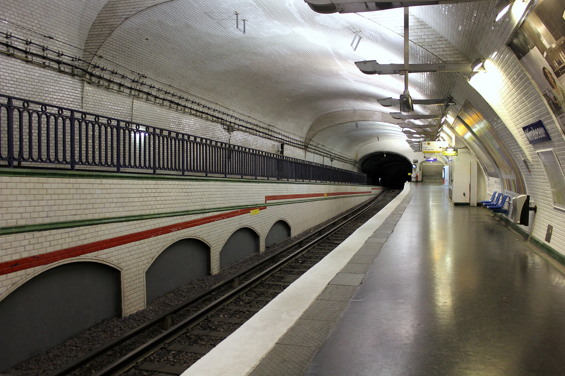 Free Images - paris metro station