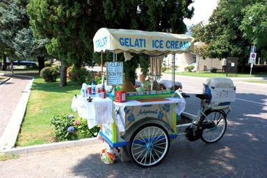 ice-cream-truck-nostalgic-italy-819624.jpg