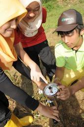 students-agriculture-planting-385351.jpg