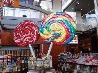 lollipop-large-candy-store-candy-729122.jpg