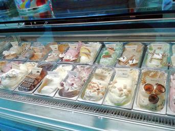 ice-cream-ice-cream-parlour-warsaw-235071.jpg