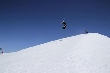 skiing-artistic-blue-sky-mountain-1209128.jpg