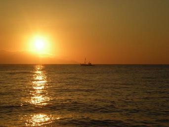 santorini-sunrise-greek-island-78798.jpg