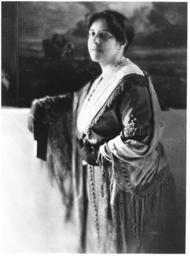 Mrs. Alfred Stieglitz 3 by Adolf de Meyer 1912.jpg