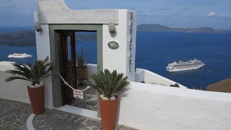 santorini-greece-white-houses-sea-280046.jpg