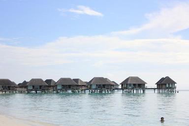 vacation-beach-maldives-657311.jpg