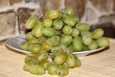 grapes-fruit-green-grapes-eat-1648736.jpg
