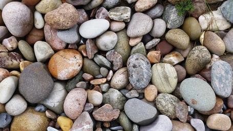 pebbles-beach-stone-vacation-879338.jpg