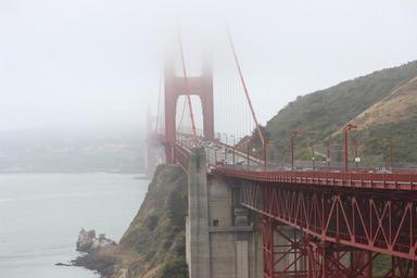 Golden_Gate_Bridge_in_Fog.jpg