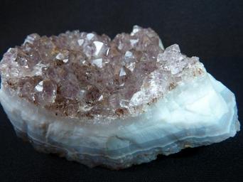 amethyst-agate-violet-crystal-cave-1576671.jpg