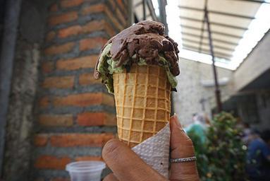 ice-cream-cone-ice-cream-cone-956418.jpg