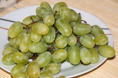 grapes-fruit-green-grapes-eat-1648737.jpg