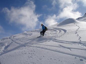 skiing-ski-tour-departure-274394.jpg