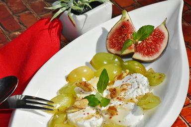 cheese-goat-cheese-grapes-fig-food-1665430.jpg