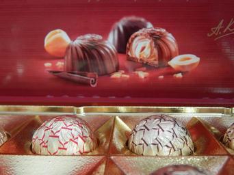candy-box-of-chocolates-971049.jpg