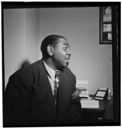 (Portrait_of_Tyree_Glenn,_New_York,_N.Y.(?),_ca._July_1947)_(LOC)_(5306973504).jpg