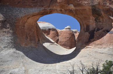 tunnel-arch-arches-national-park-98143.jpg
