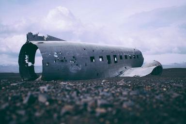 airplane-wreck-wreckage-damaged-1030855.jpg