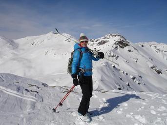 skier-skiing-woman-ski-tour-274391.jpg