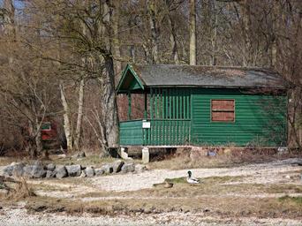 beach-hut-vacation-log-cabin-hut-1268983.jpg