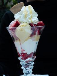 ice-cream-sundae-strawberry-cup-100787.jpg