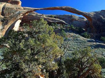 Landscape arch at arches national park.jpg