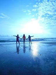 beach-children-vacation-fun-people-1214467.jpg