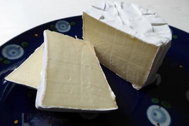 soft-cheese-camembert-blue-cheese-822350.jpg