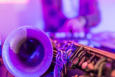 music-jazz-saxo-saxophone-pop-647921.jpg