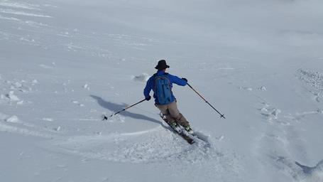 skiing-backcountry-skiiing-1343307.jpg