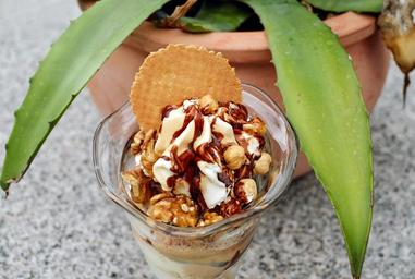 ice-cream-sundae-nut-cups-ice-cream-1543632.jpg
