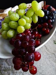 grapes-fruit-fresh-red-grapes-1545577.jpg