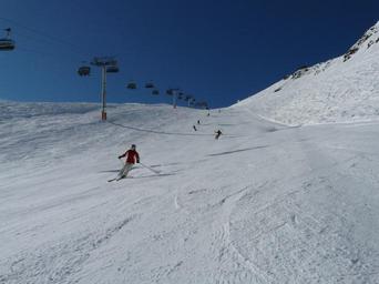 skiing-skiers-skier-runway-ski-run-3796.jpg
