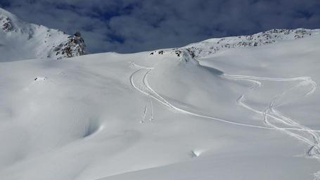 ski-tour-skiing-winter-sports-snow-587360.jpg
