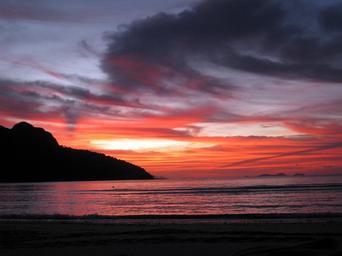 sunset-hawaii-sunset-over-sea-ocean-1024634.jpg